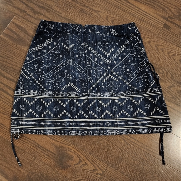 A&F Mini Skirt - Picture 2 of 4